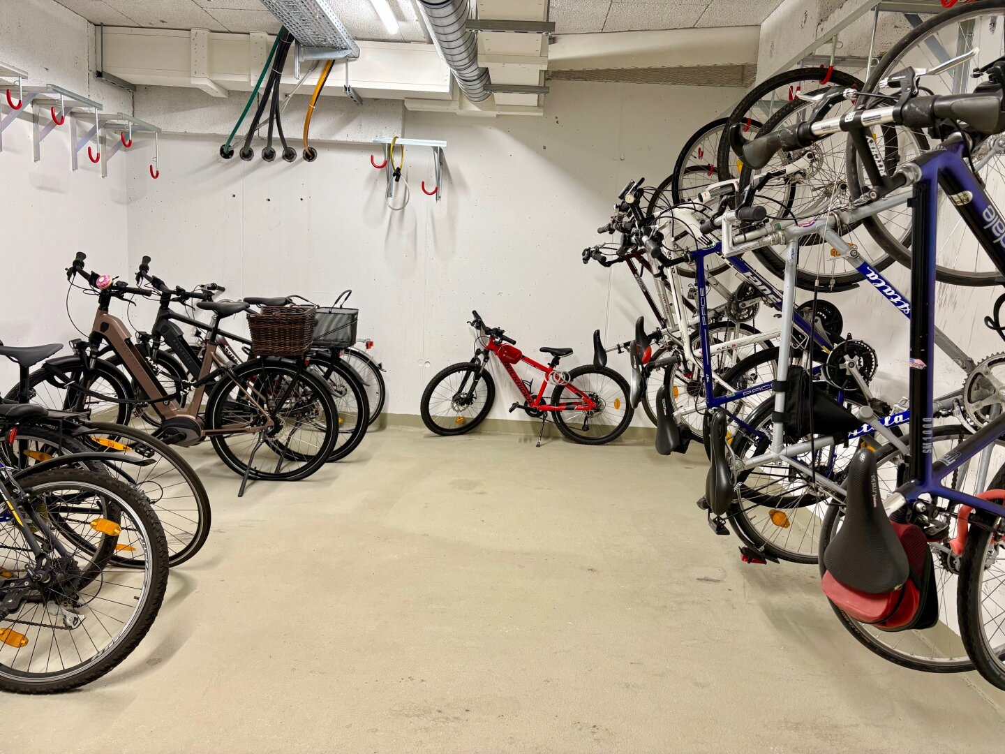 WUNDERSCHÖNE NEUBAUWOHNUNG MIT GROSSEM BALKON UND GARAGE