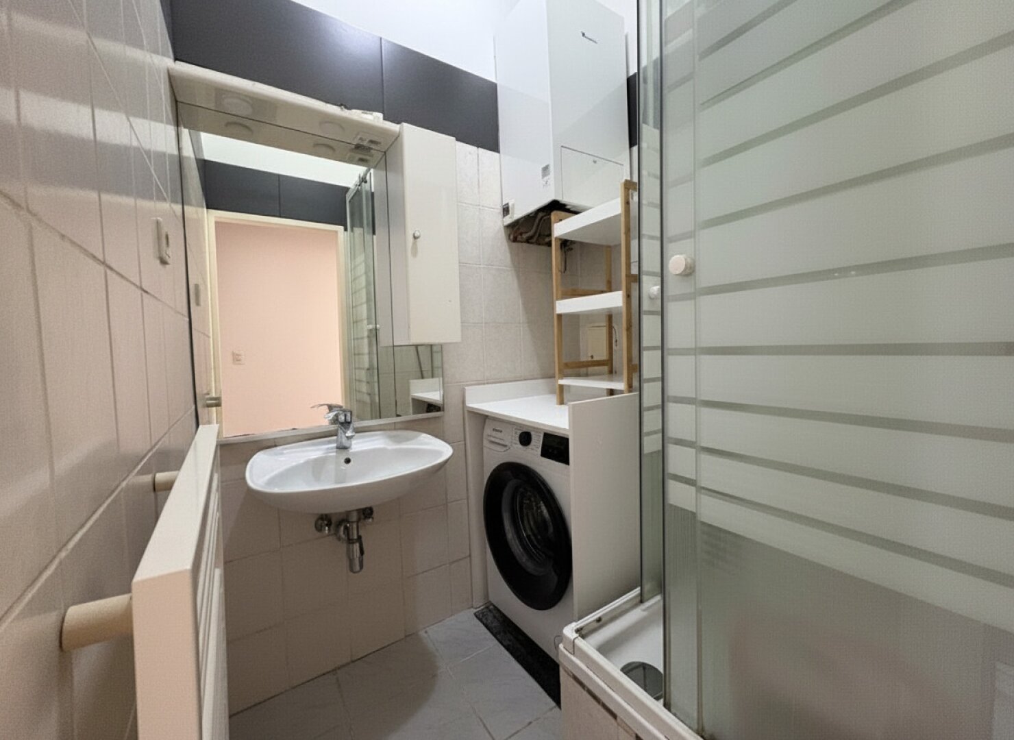 Anleger aufgepasst! Kompakte Altbauwohnung in ruhiger Seitenstraße mit hervorragender Infrastruktur