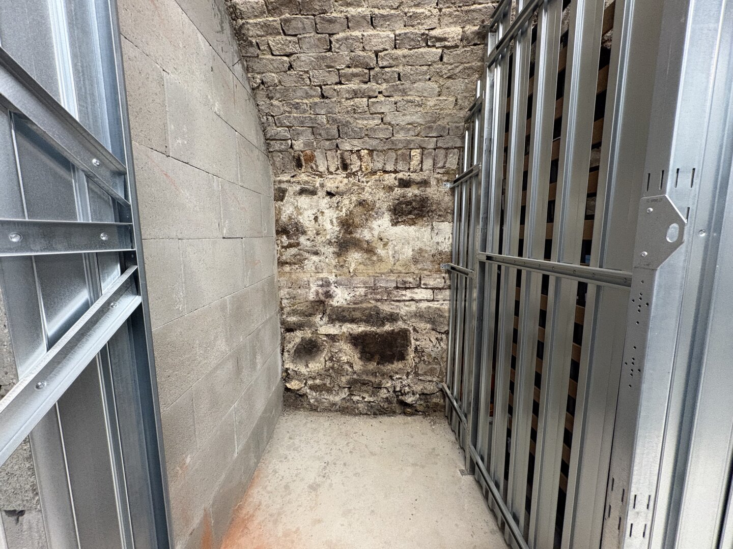 Anleger aufgepasst! Kompakte Altbauwohnung in ruhiger Seitenstraße mit hervorragender Infrastruktur