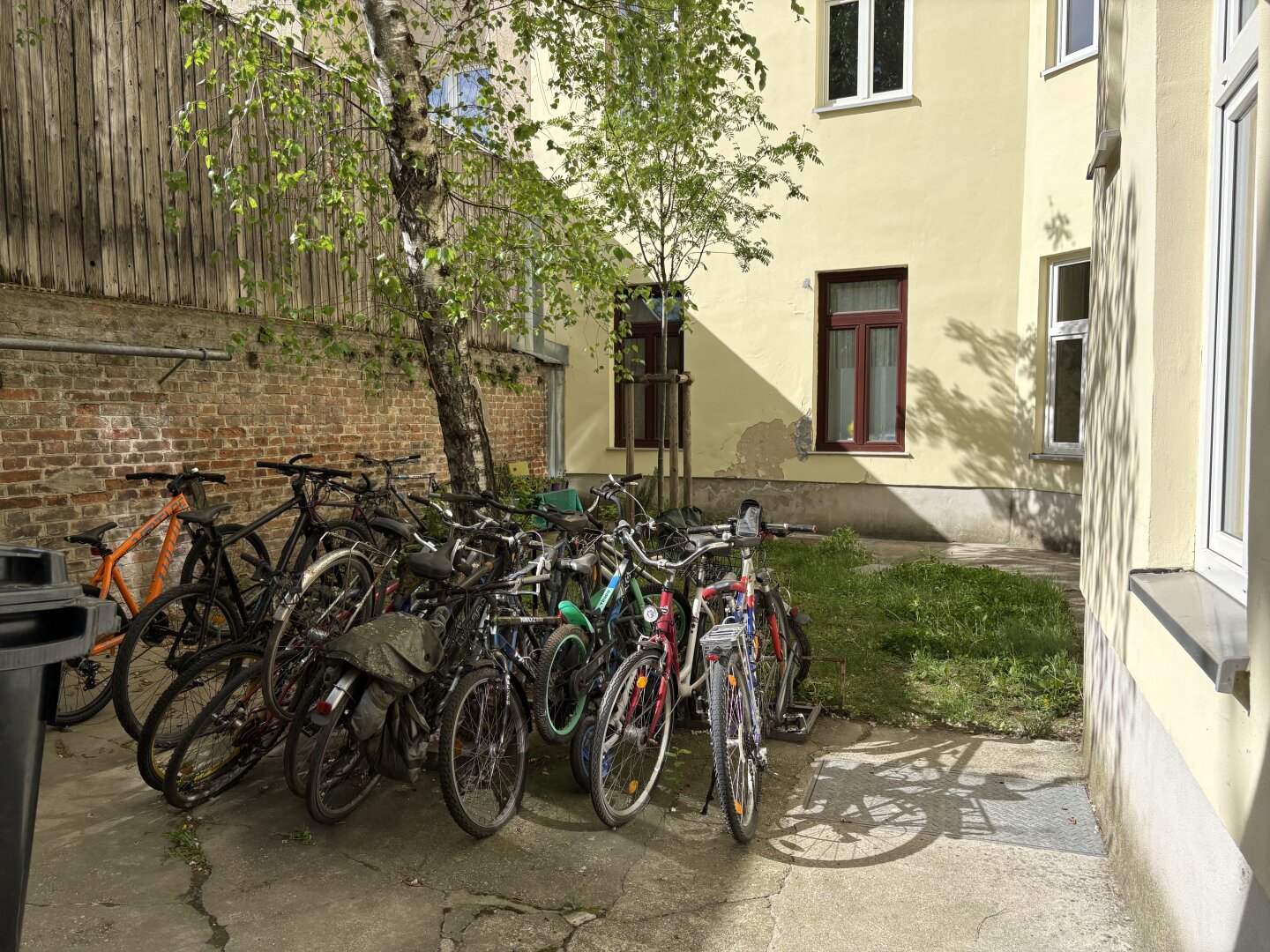 Anleger aufgepasst! Kompakte Altbauwohnung in ruhiger Seitenstraße mit hervorragender Infrastruktur