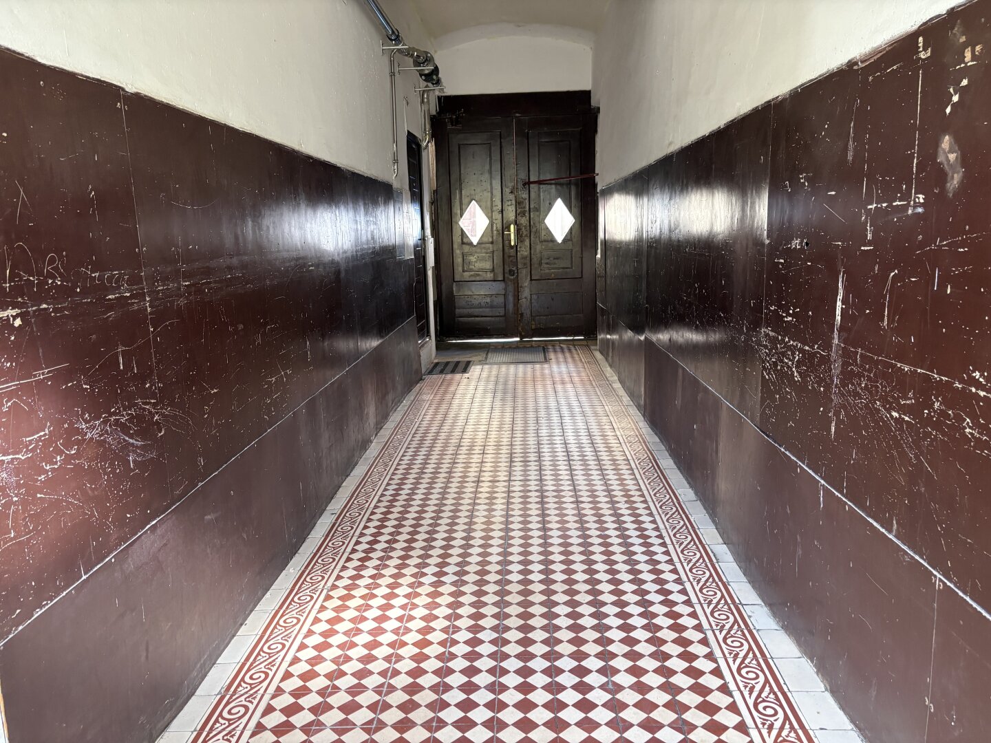 Anleger aufgepasst! Kompakte Altbauwohnung in ruhiger Seitenstraße mit hervorragender Infrastruktur