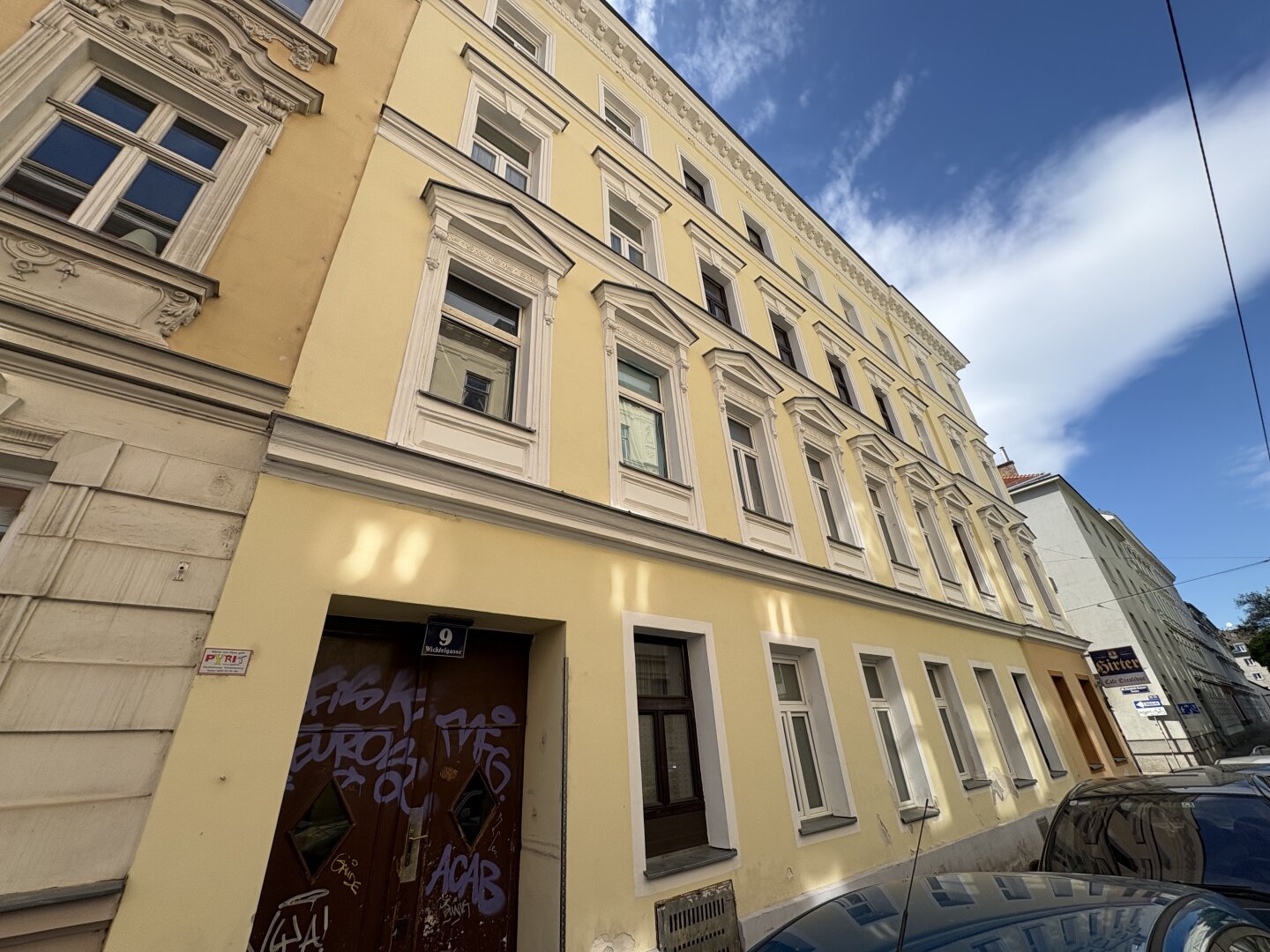Anleger aufgepasst! Kompakte Altbauwohnung in ruhiger Seitenstraße mit hervorragender Infrastruktur
