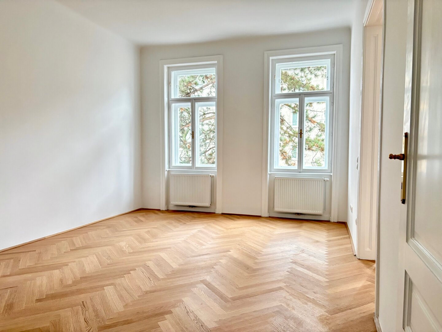 WUNDERSCHÖN SANIERTE 3 ZIMMER MIT HOFSEITIGEM SCHLAFZIMMER