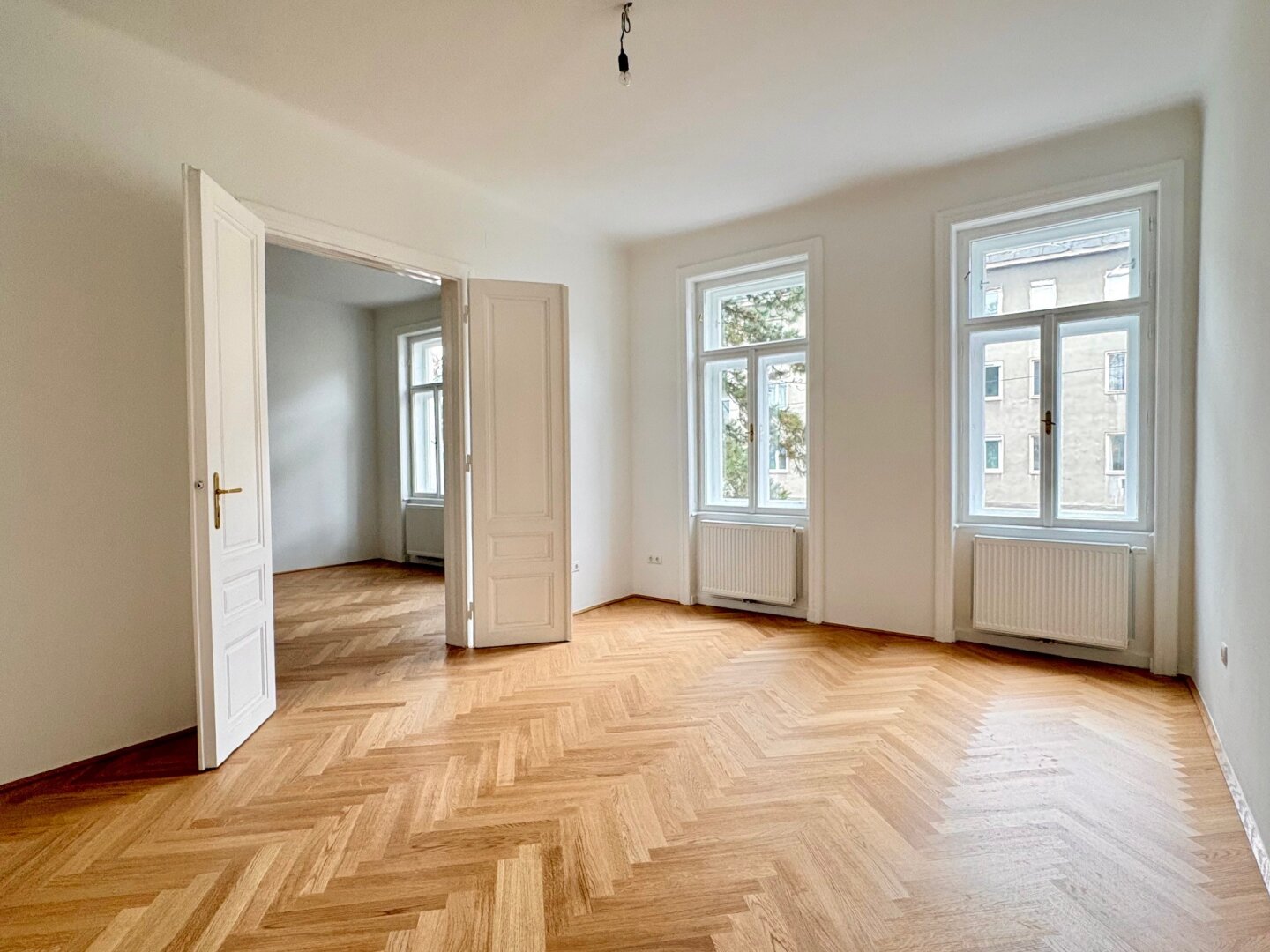 WUNDERSCHÖN SANIERTE 3 ZIMMER MIT HOFSEITIGEM SCHLAFZIMMER