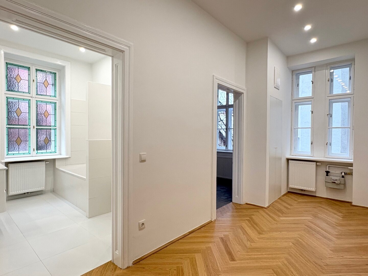 WUNDERSCHÖN SANIERTE 3 ZIMMER MIT HOFSEITIGEM SCHLAFZIMMER
