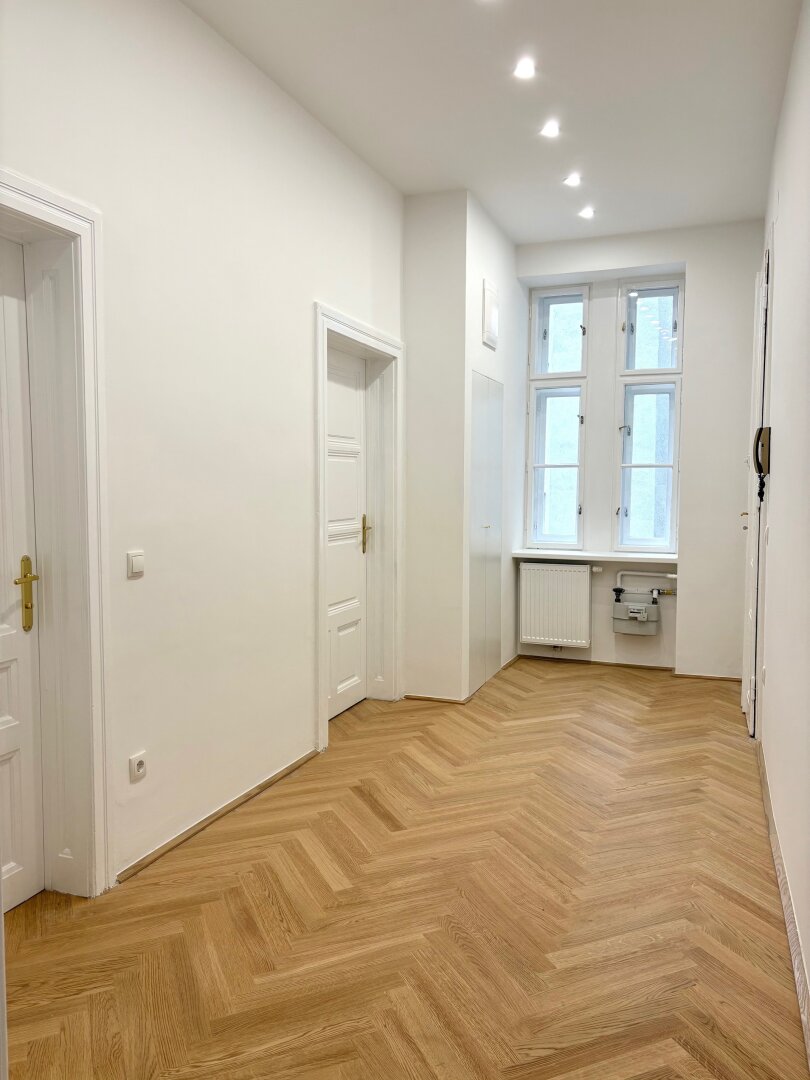 WUNDERSCHÖN SANIERTE 3 ZIMMER MIT HOFSEITIGEM SCHLAFZIMMER