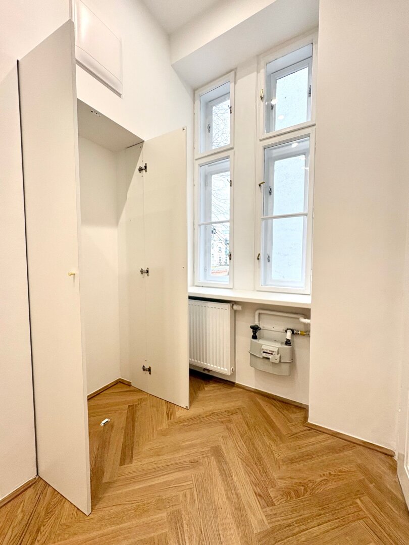 WUNDERSCHÖN SANIERTE 3 ZIMMER MIT HOFSEITIGEM SCHLAFZIMMER