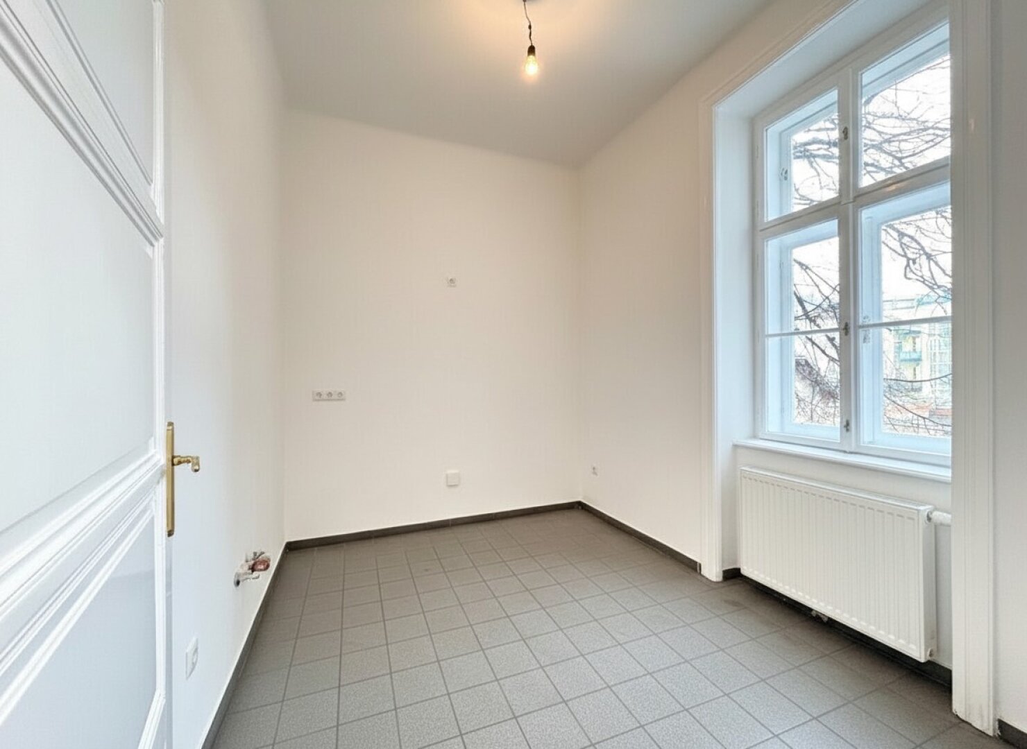 WUNDERSCHÖN SANIERTE 3 ZIMMER MIT HOFSEITIGEM SCHLAFZIMMER