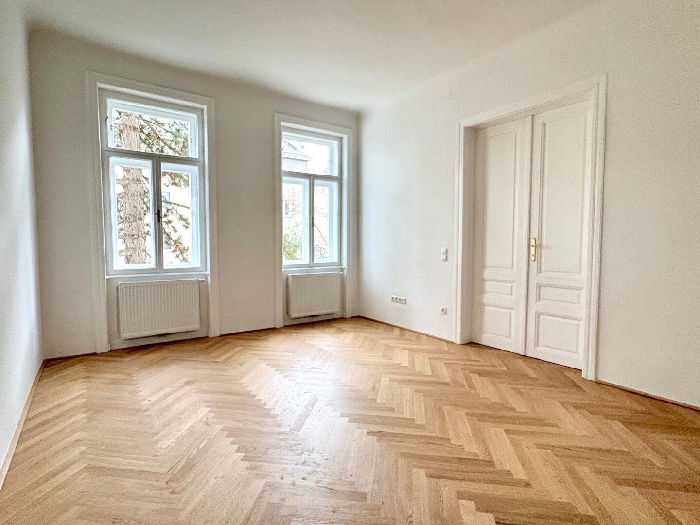 WUNDERSCHÖN SANIERTE 3 ZIMMER MIT HOFSEITIGEM SCHLAFZIMMER