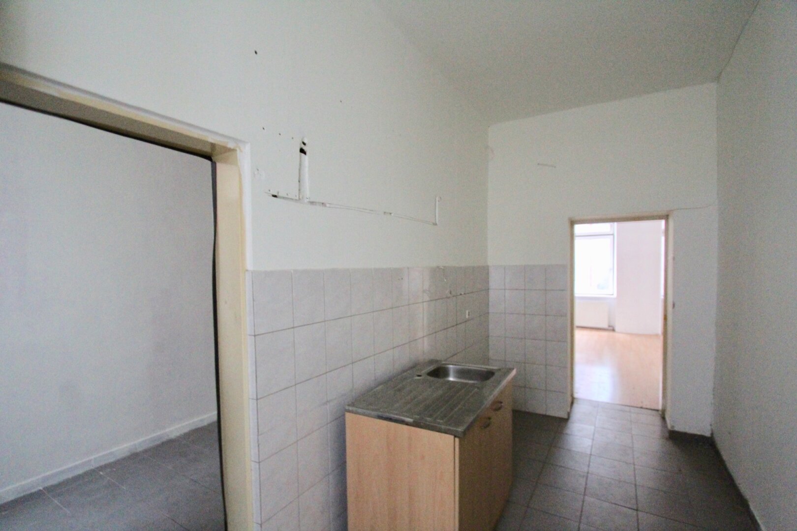MITTEN im STUWERVIERTEL! ALTBAU zu RENOVIEREN, HOFRUHELAGE!