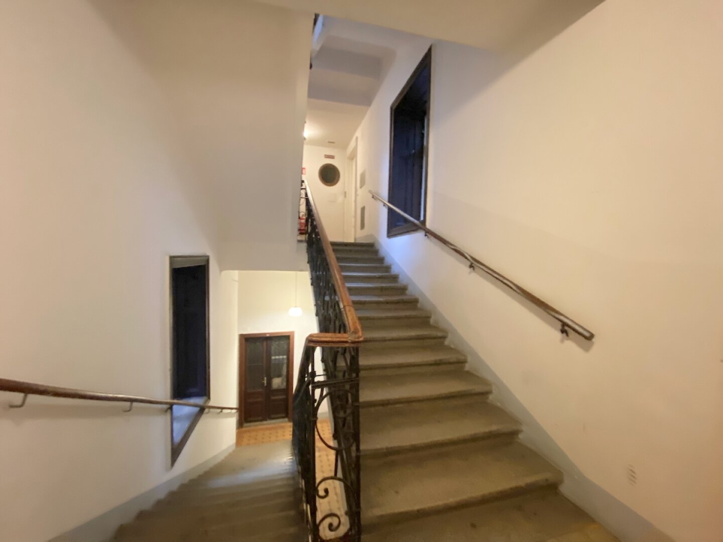 MITTEN im STUWERVIERTEL! ALTBAU zu RENOVIEREN, HOFRUHELAGE!
