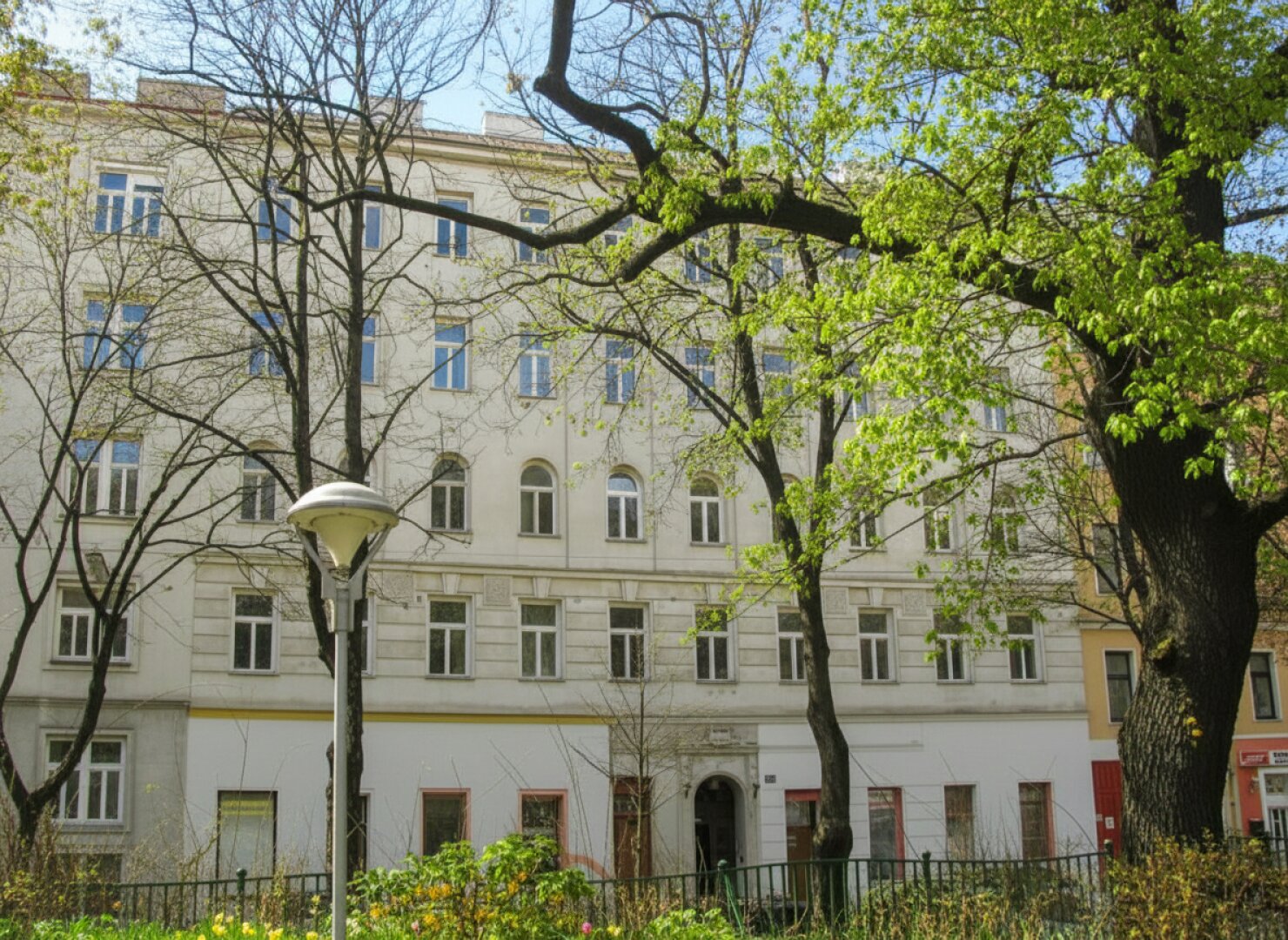 MITTEN im STUWERVIERTEL! ALTBAU zu RENOVIEREN, HOFRUHELAGE!
