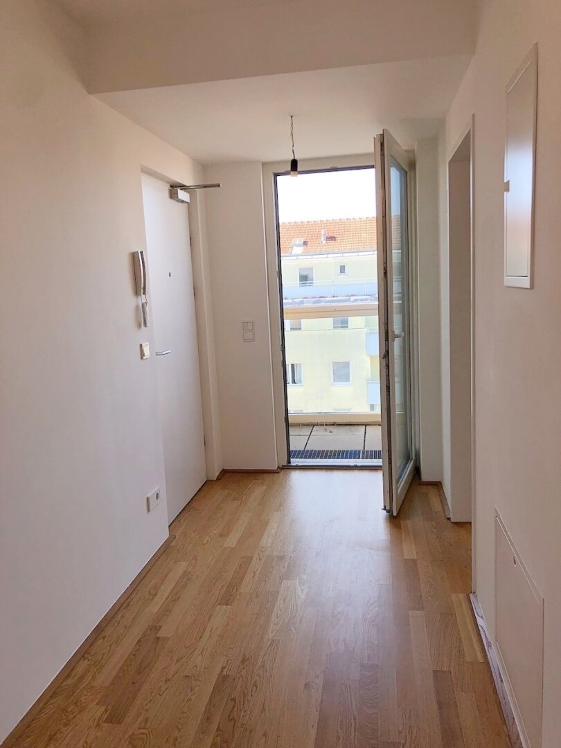 klimatisierte Dachgeschoss 2-Zimmer Wohnung mit zwei Balkone!