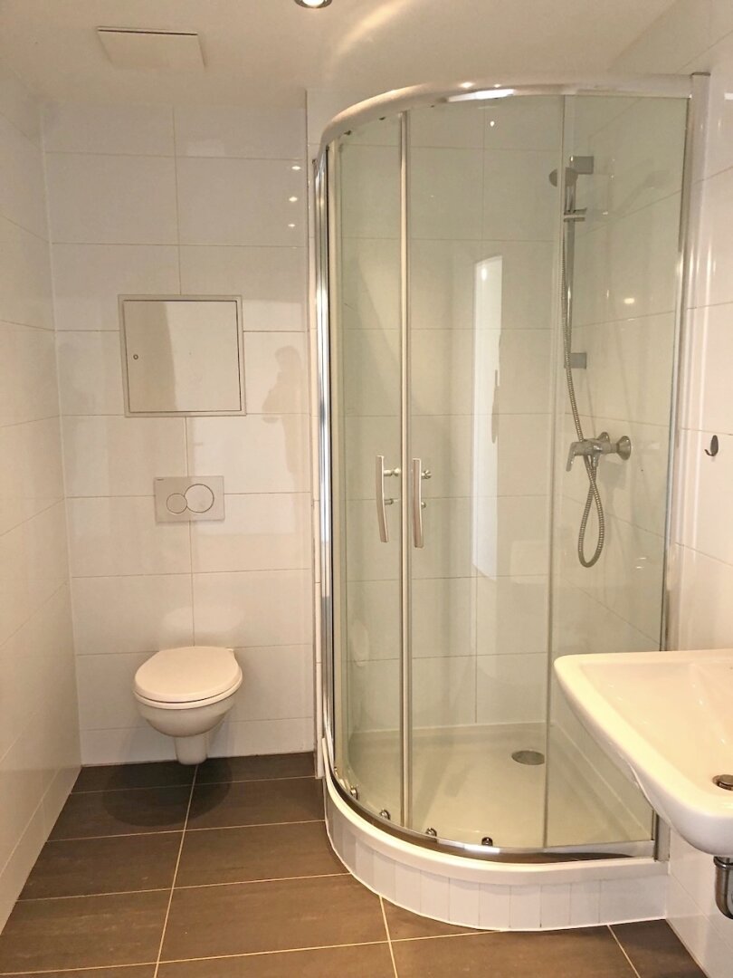 klimatisierte Dachgeschoss 2-Zimmer Wohnung mit zwei Balkone!