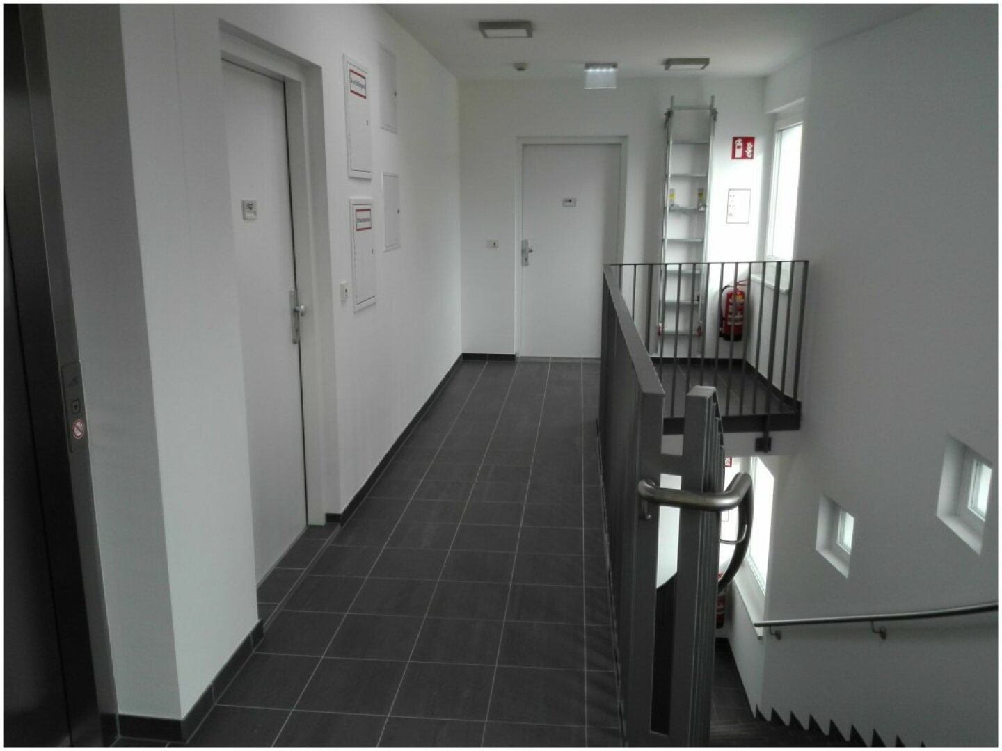 klimatisierte Dachgeschoss 2-Zimmer Wohnung mit zwei Balkone!
