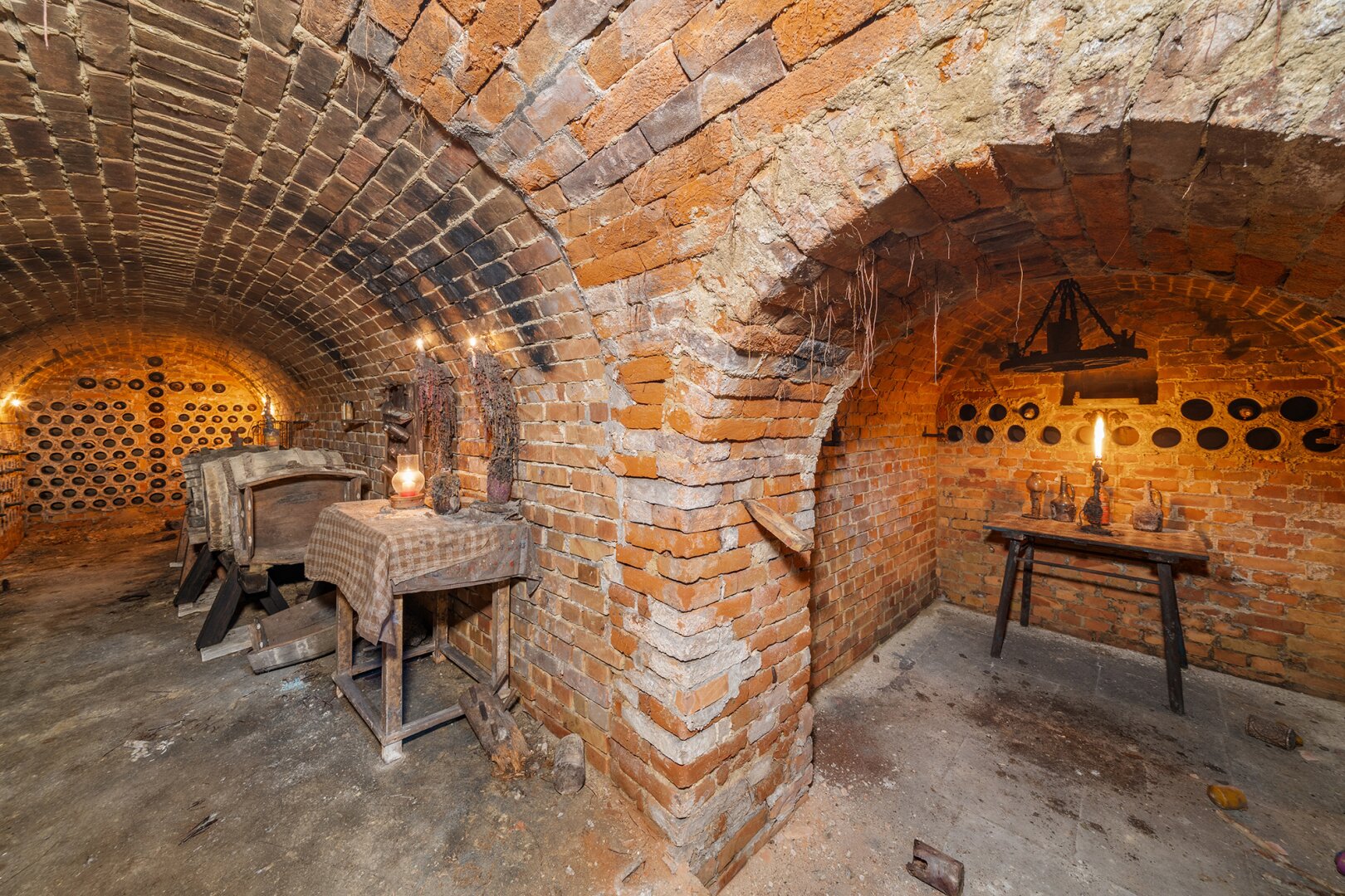 Großzügiges Anwesen mit WEITBLICK, historischer Weinpresse, Erdkellern und vielfältigen Nutzungsperspektiven