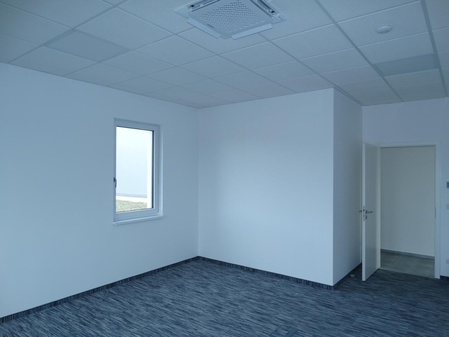 MIETBÜRO Nr.7 im OG - Südseite noch frei !