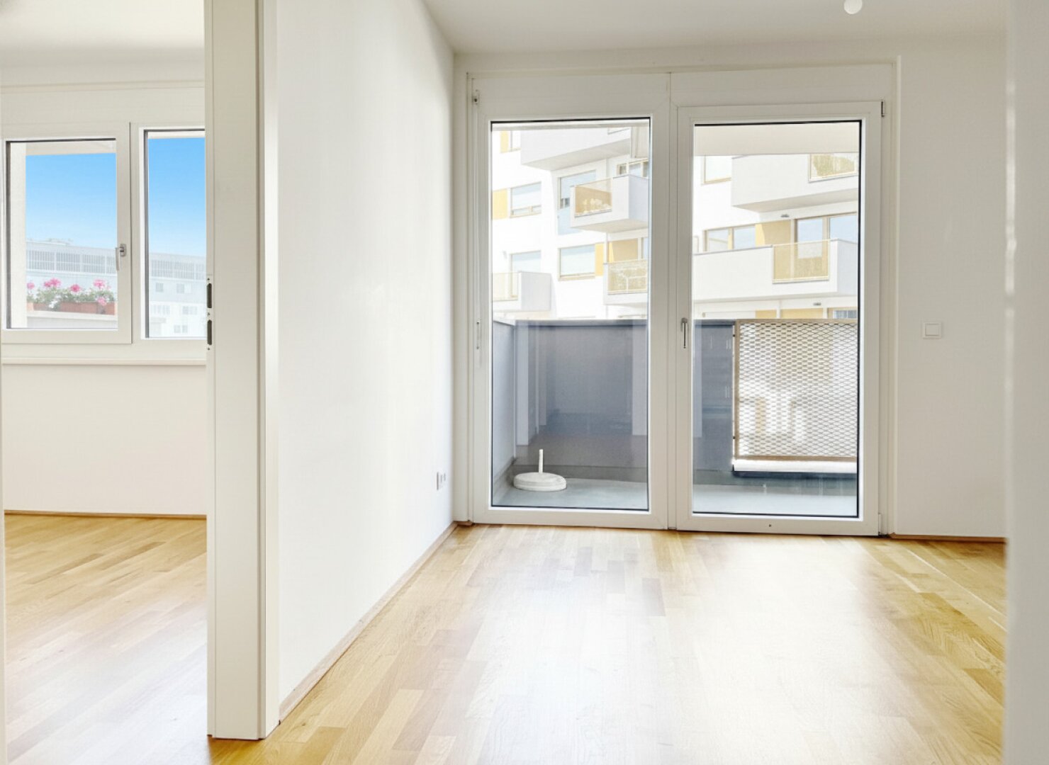 KOMPAKTE SONNIGE WOHNUNG MIT WEST-BALKON - SUPER ANBINDUNG