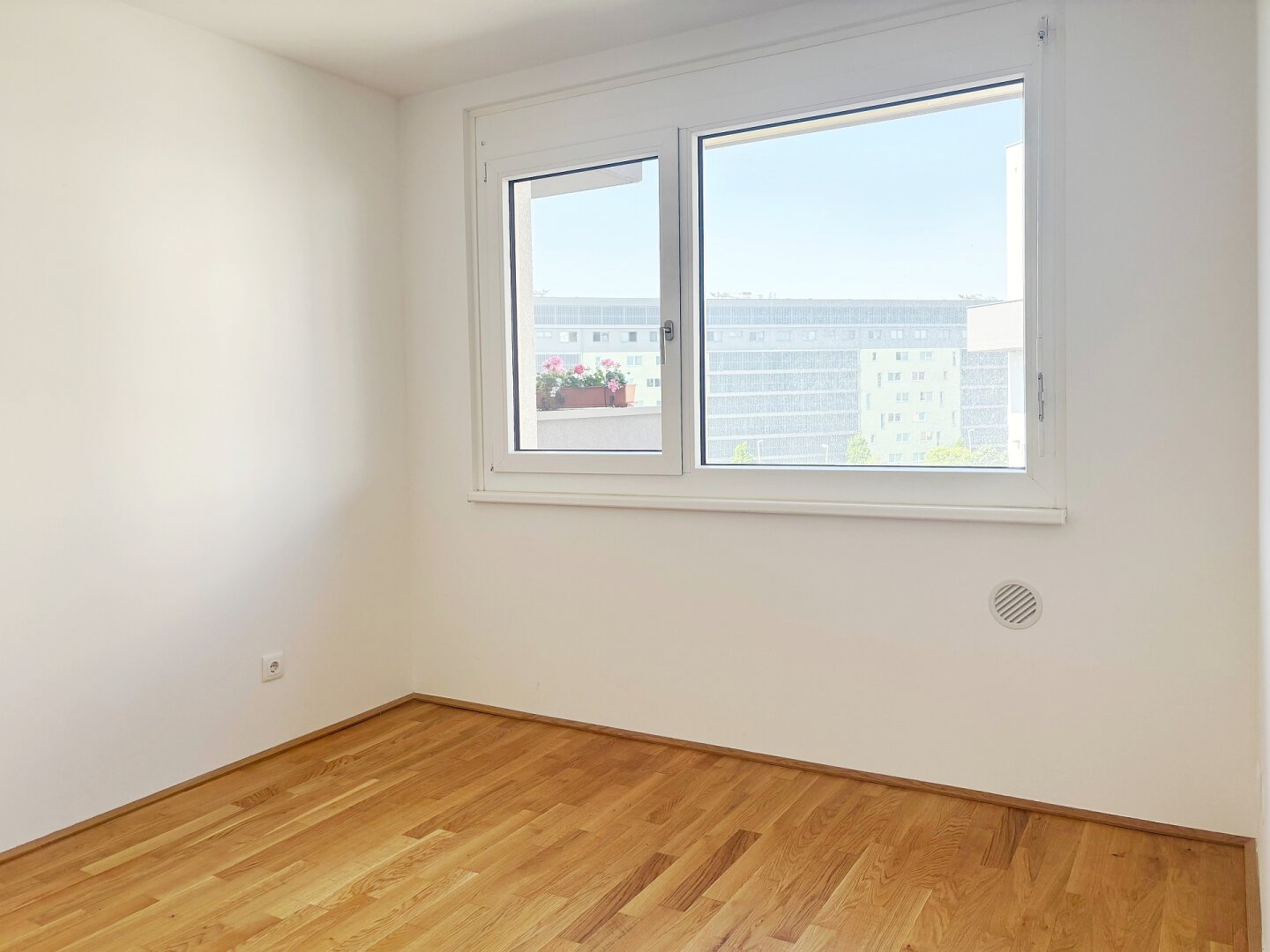 KOMPAKTE SONNIGE WOHNUNG MIT WEST-BALKON - SUPER ANBINDUNG