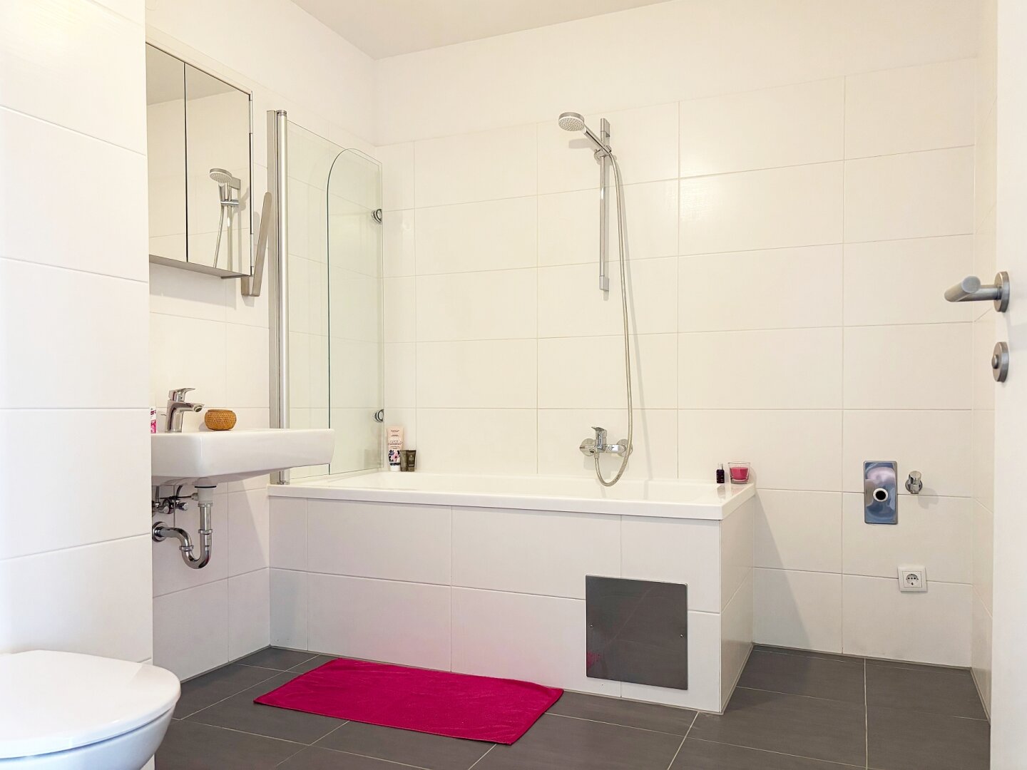 KOMPAKTE SONNIGE WOHNUNG MIT WEST-BALKON - SUPER ANBINDUNG