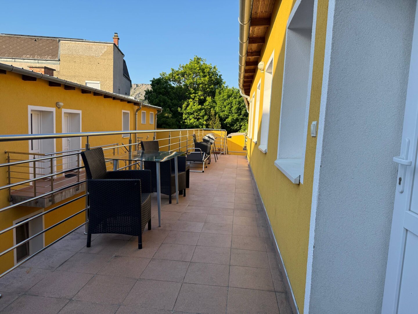 Helle 2-Zimmer-Wohnung mit großer Terrasse – ruhige Lage in Hainburg