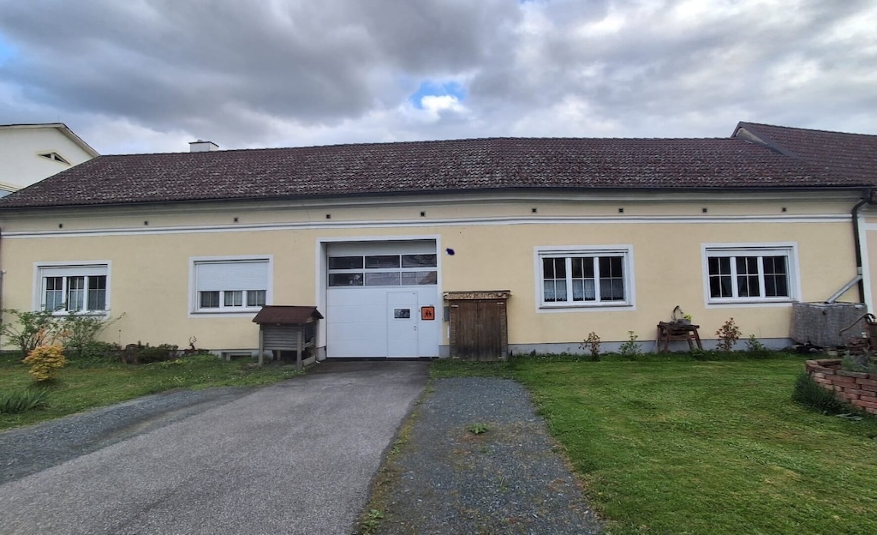 Schöner Hof mit 2 Wohneinheiten und sehr viel Platz, ideal zur Selbstversorgung