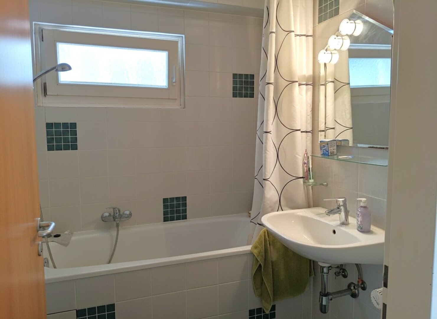Moderne 2-Zimmer Wohnung mit Loggia und Garage – Top Lage!
