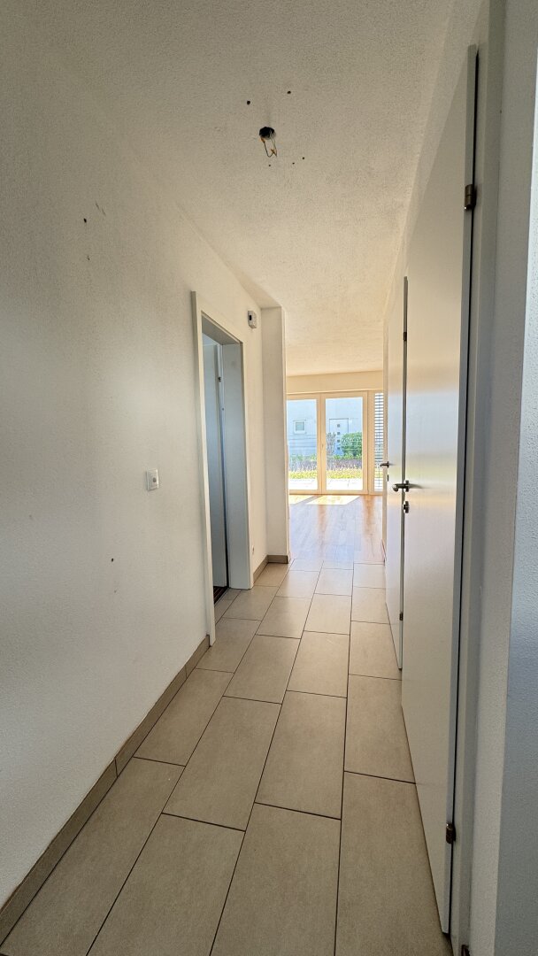 Neuwertige 2-Zi Gartenwohnung mit Terrasse & Garage in Seewalchen am Attersee, 50m²,