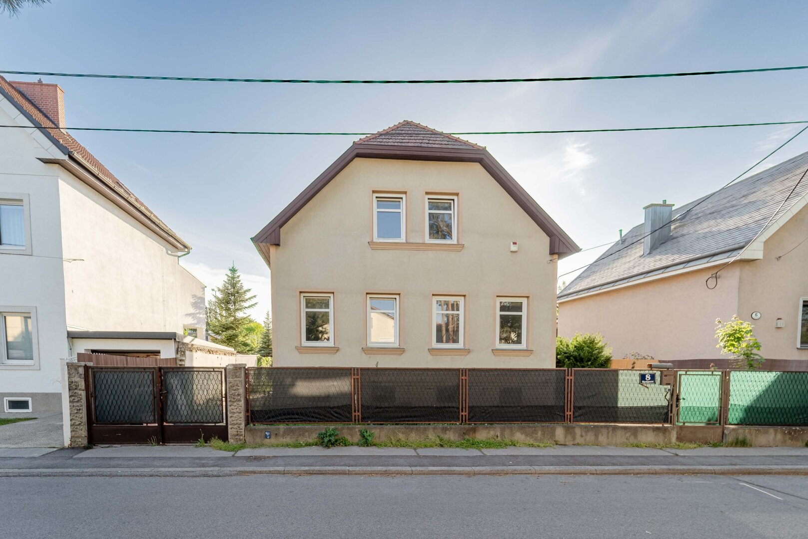 Umwerfender Garten mit sanierungsbedürftigem Einfamilienhaus in ruhiger Lage – Ihr Projekt mit Zukunft!