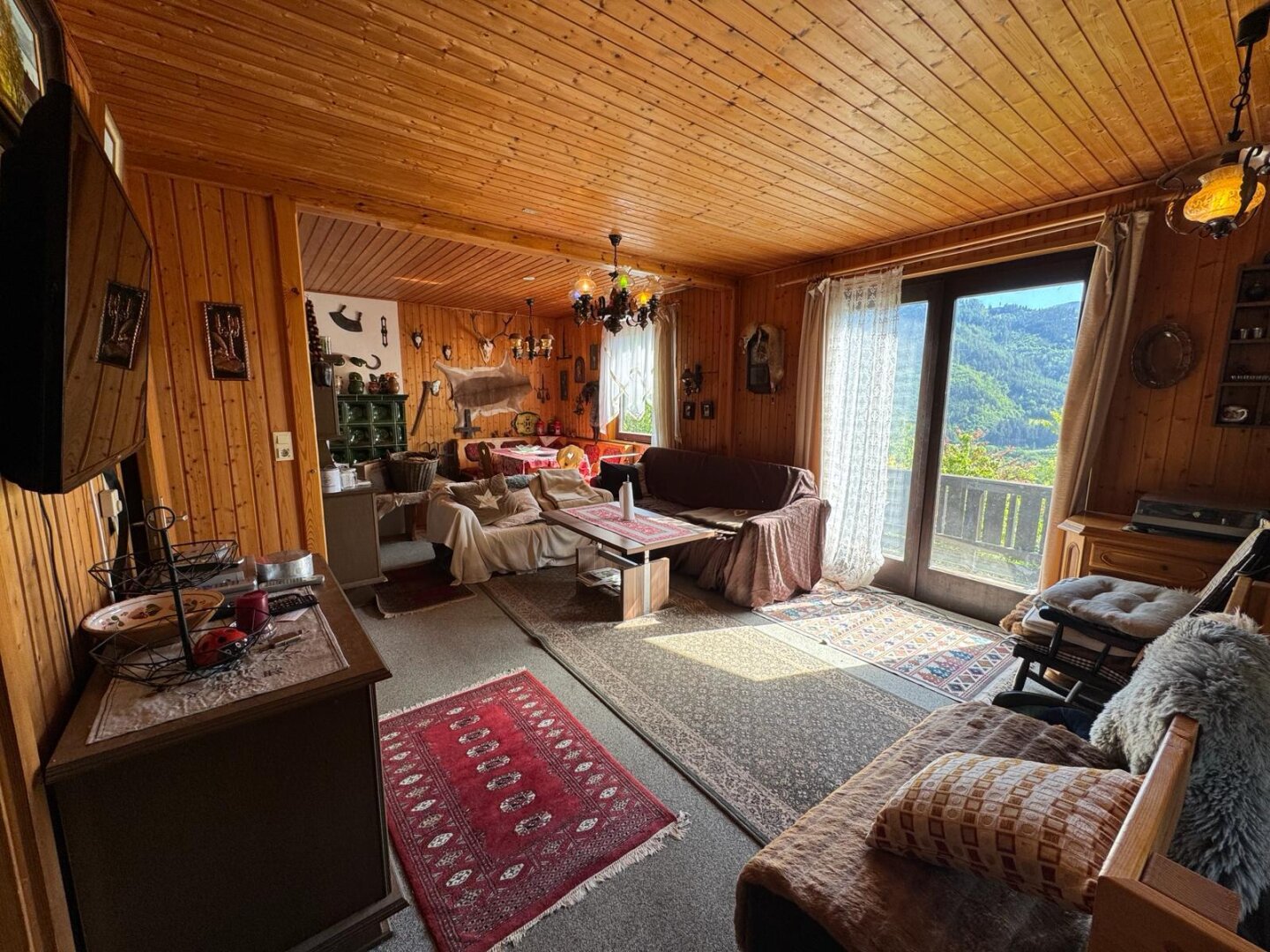 Haus in Hanglage mit gemütlichem Kachelofen