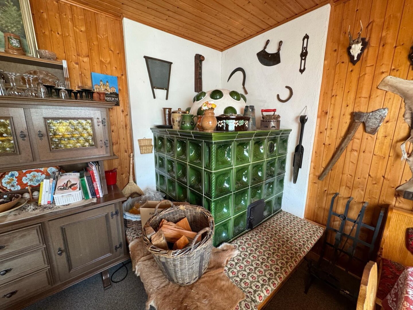 Haus in Hanglage mit gemütlichem Kachelofen