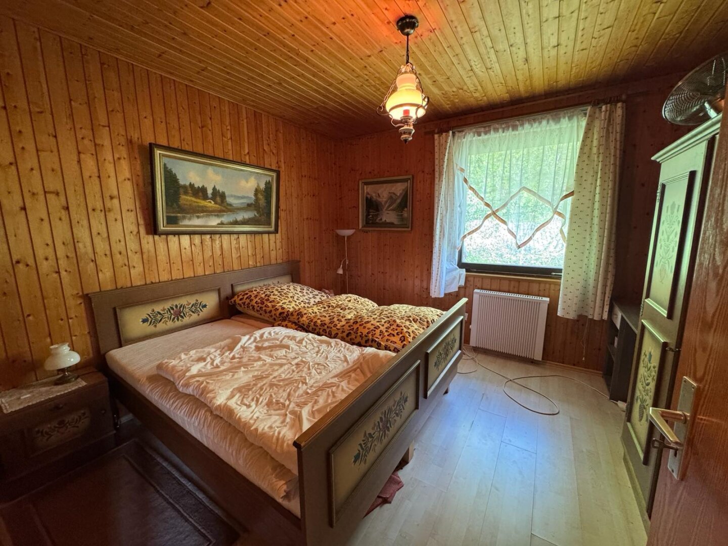 Haus in Hanglage mit gemütlichem Kachelofen