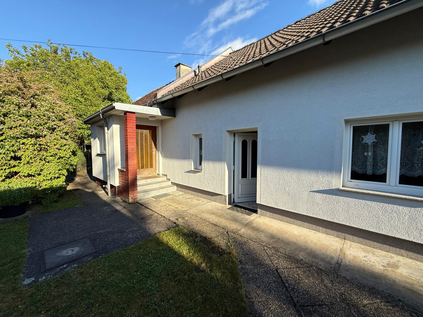 Viel Platz für alle: Zweifamilienhaus in ruhiger Lage von Wels mit getrennten Eingängen