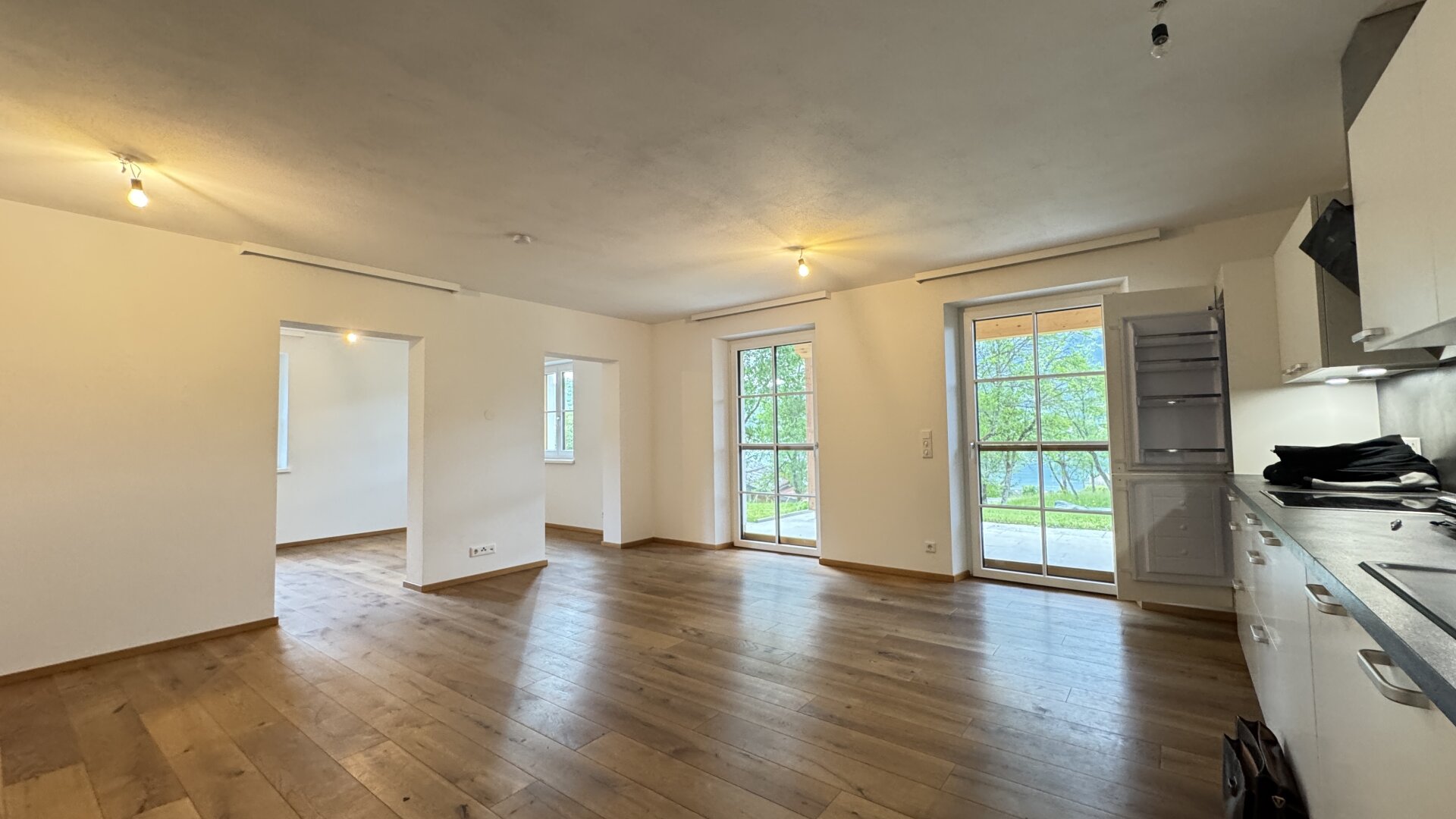 Schöne 90m² Wohnung in Nußdorf am Attersee mit Badeplatz, Garten und 2 Terrassen & Parkplätzen