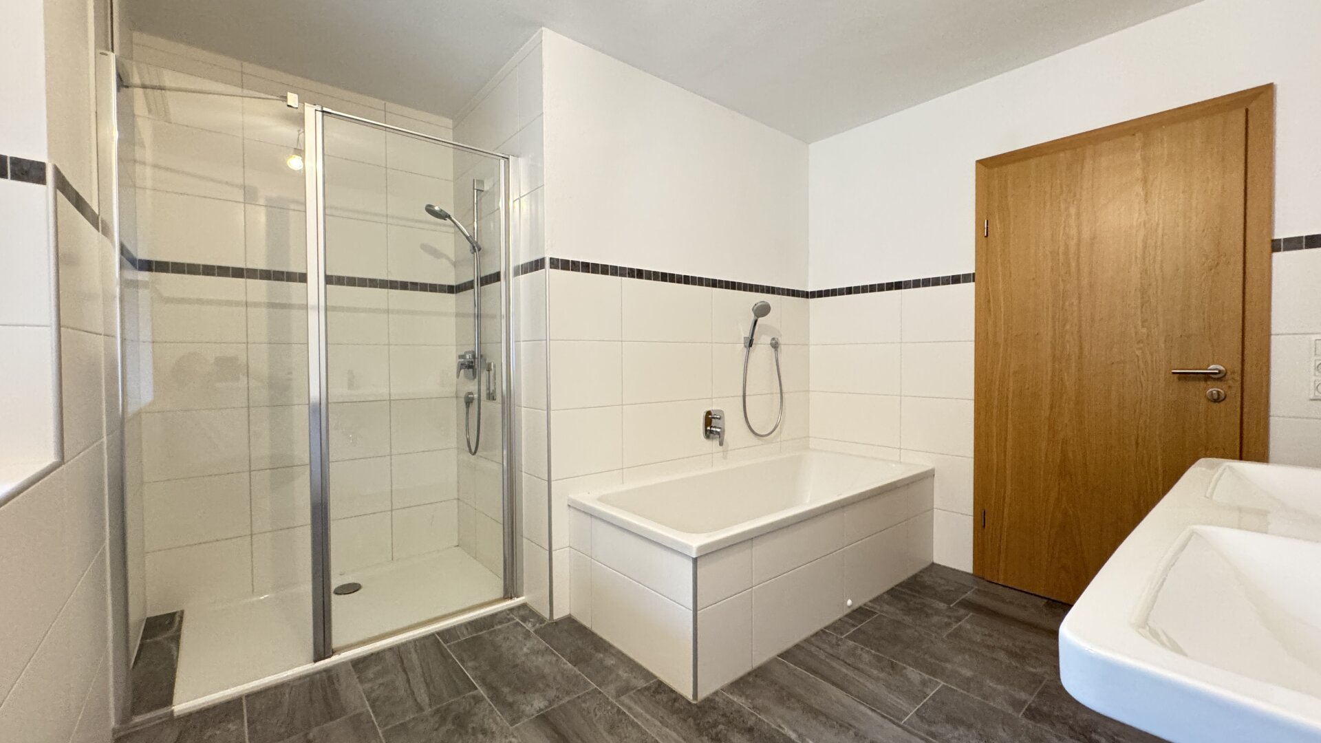 Schöne 90m² Wohnung in Nußdorf am Attersee mit Badeplatz, Garten und 2 Terrassen & Parkplätzen