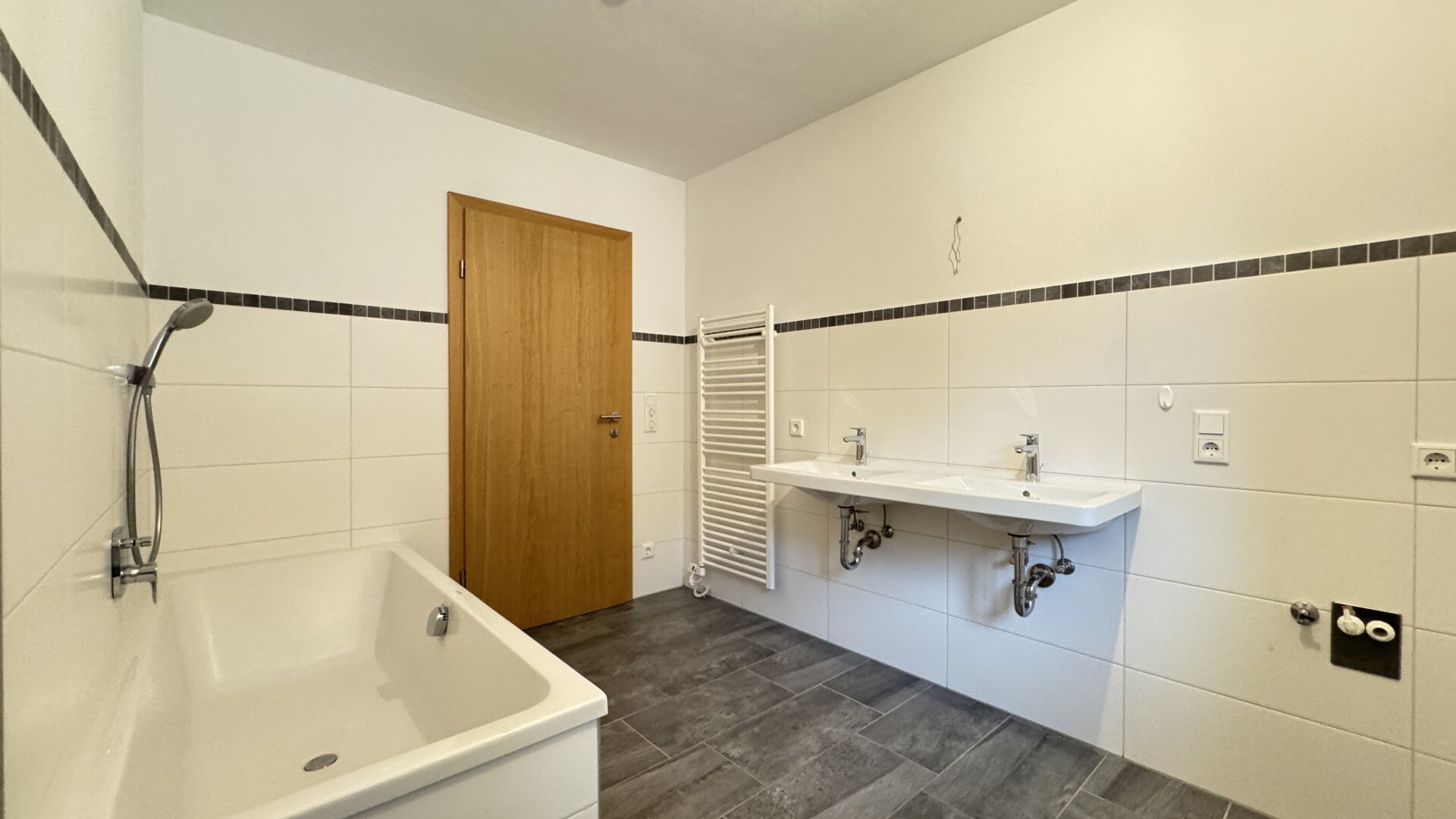 Schöne 90m² Wohnung in Nußdorf am Attersee mit Badeplatz, Garten und 2 Terrassen & Parkplätzen