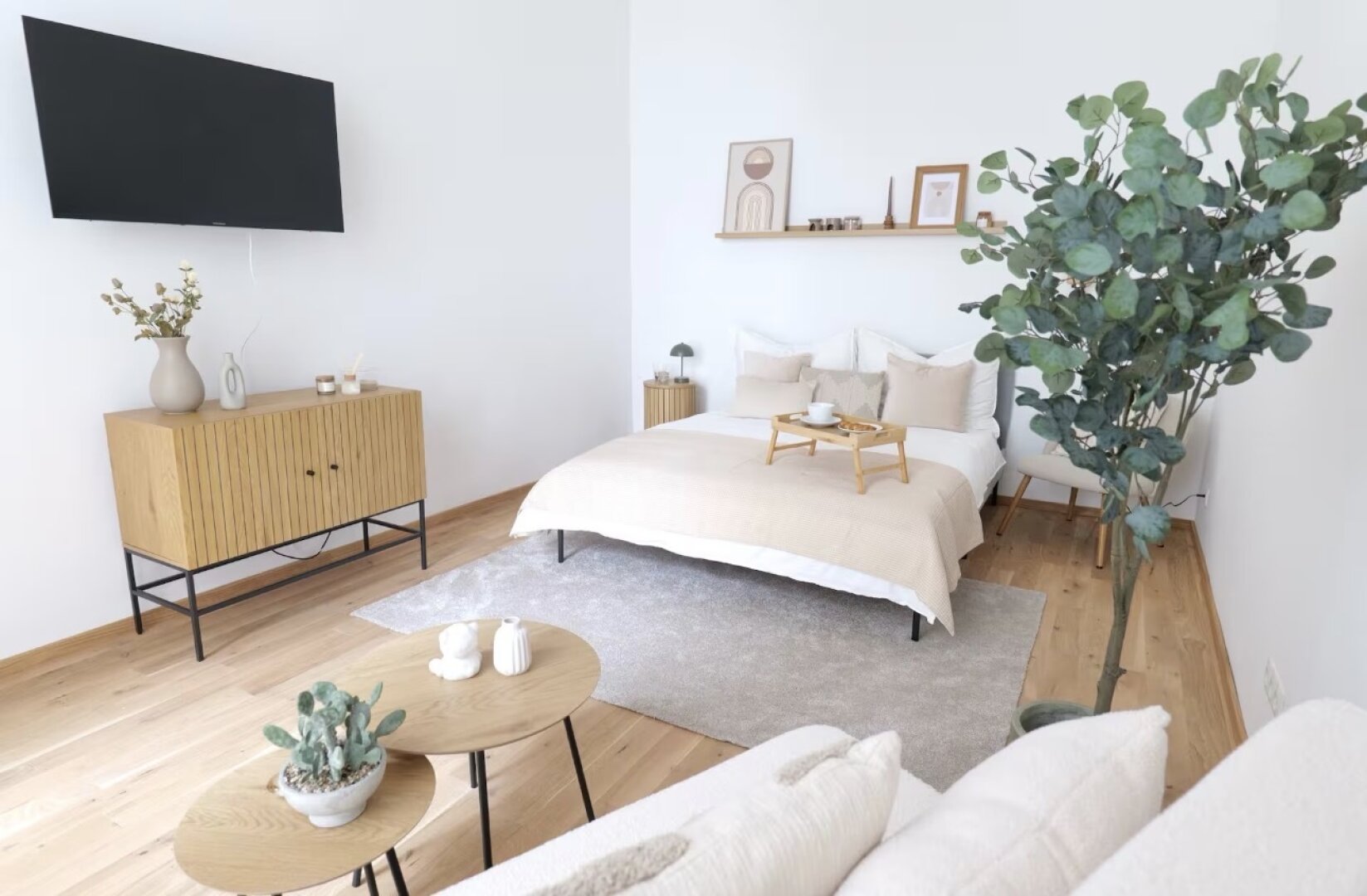 Einzigartiges Serviced Apartment mit Balkon! Nähe Rathaus! Knapp 8% Rendite!