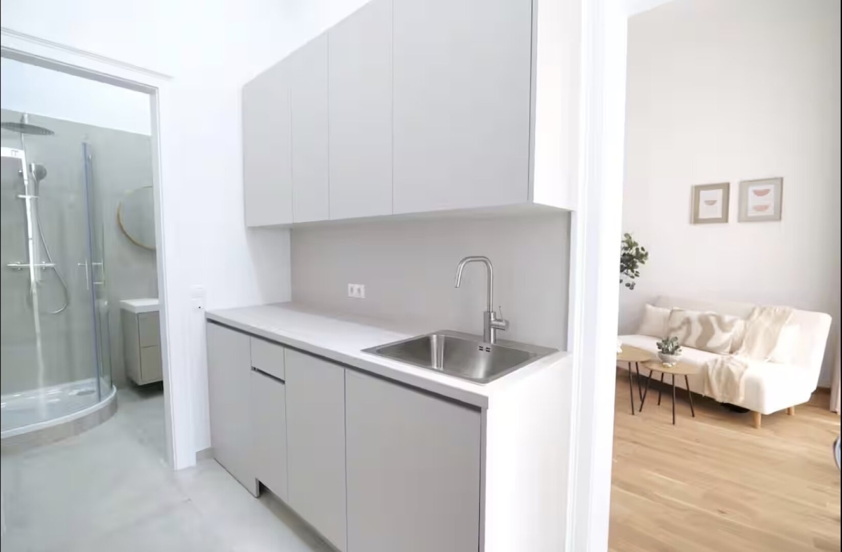 Einzigartiges Serviced Apartment mit Balkon! Nähe Rathaus! Knapp 8% Rendite!