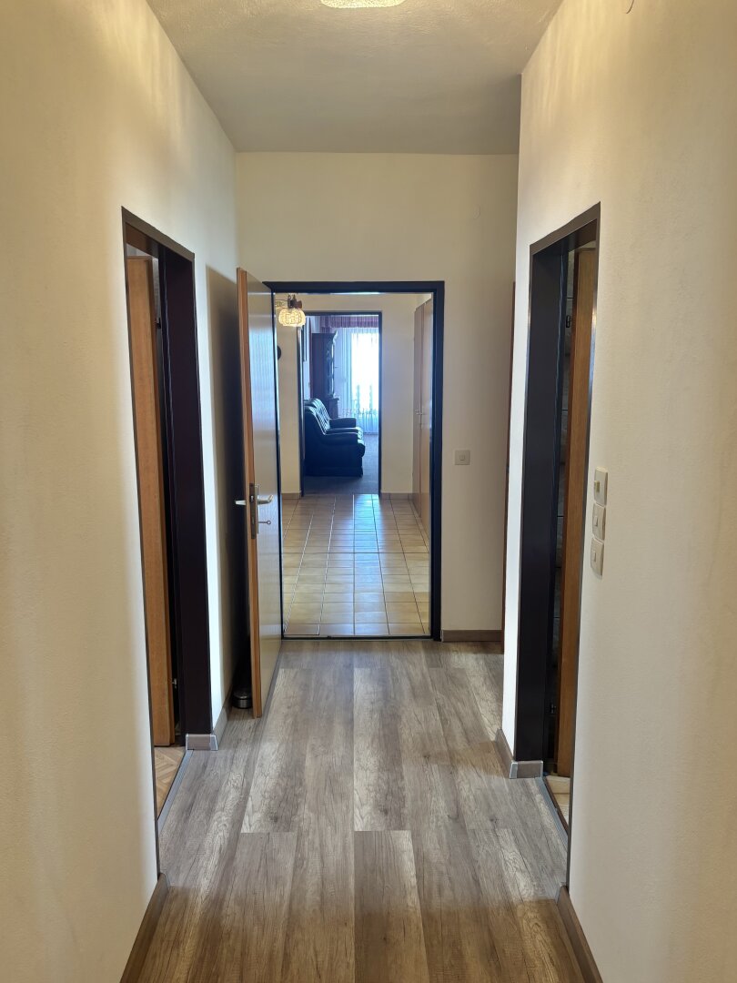 ** ORIGINAL, RUSTIKAL, WOHNLICH **  Strem !! Gepflegtes Wohnhaus in zentraler Ortslage mit Nebengebäuden und ansprechendem Grundstück mit ca. 4.300 m2 !!
