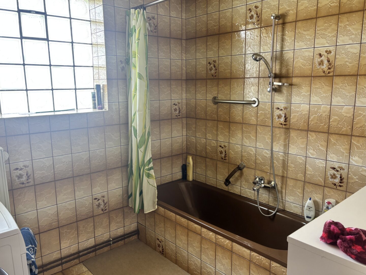 ** ORIGINAL, RUSTIKAL, WOHNLICH **  Strem !! Gepflegtes Wohnhaus in zentraler Ortslage mit Nebengebäuden und ansprechendem Grundstück mit ca. 4.300 m2 !!