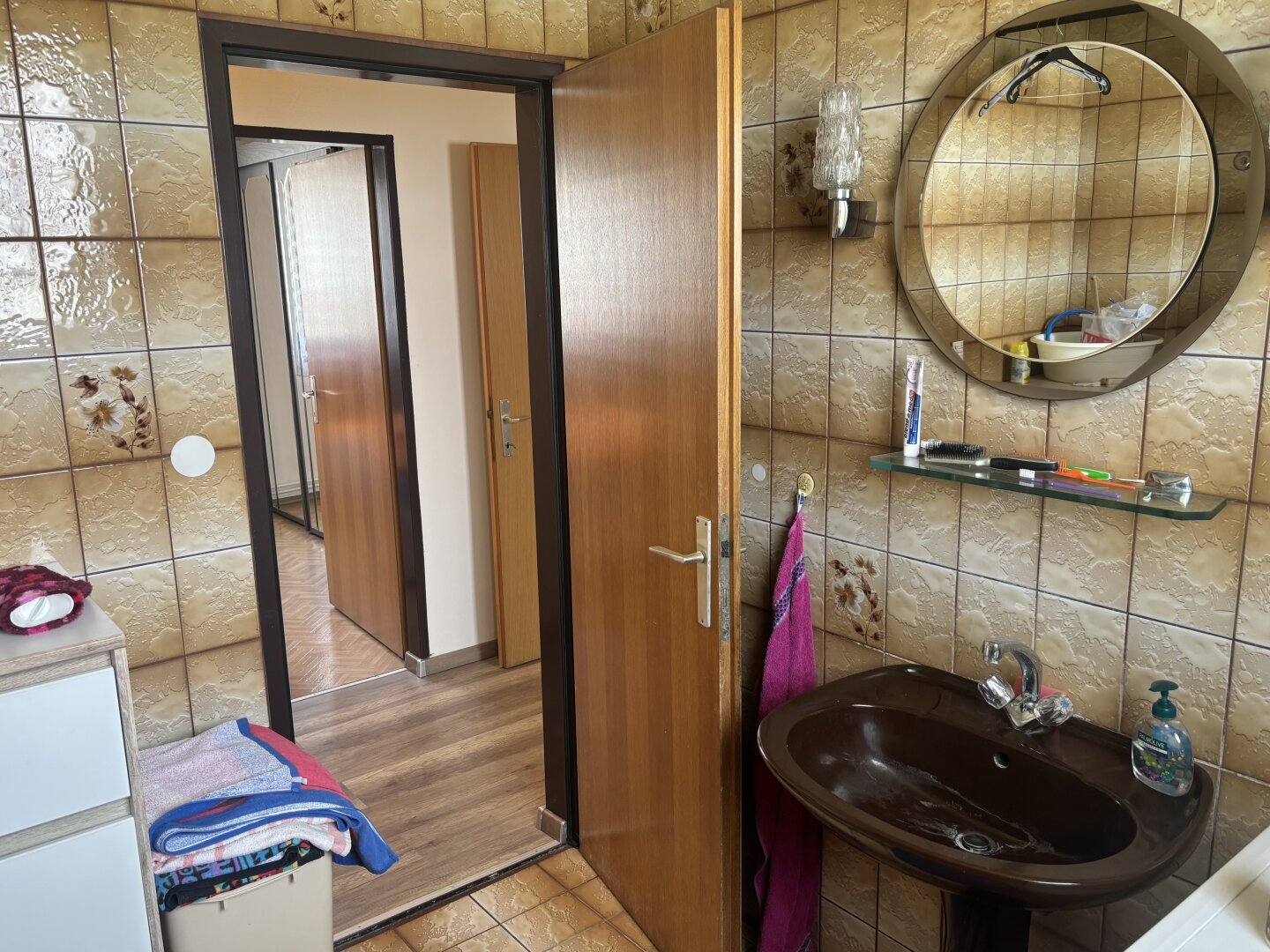 ** ORIGINAL, RUSTIKAL, WOHNLICH **  Strem !! Gepflegtes Wohnhaus in zentraler Ortslage mit Nebengebäuden und ansprechendem Grundstück mit ca. 4.300 m2 !!