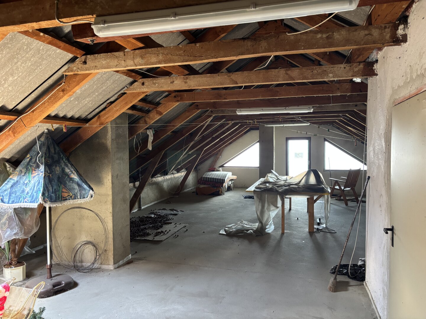 ** ORIGINAL, RUSTIKAL, WOHNLICH **  Strem !! Gepflegtes Wohnhaus in zentraler Ortslage mit Nebengebäuden und ansprechendem Grundstück mit ca. 4.300 m2 !!