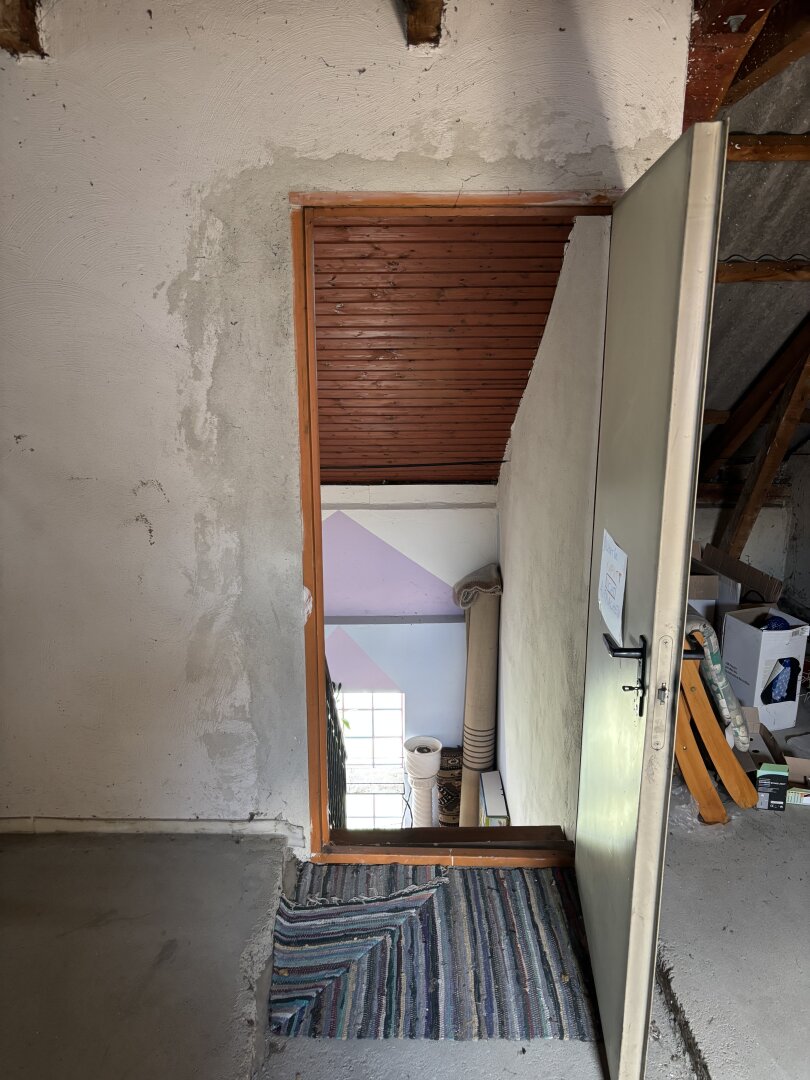 ** ORIGINAL, RUSTIKAL, WOHNLICH **  Strem !! Gepflegtes Wohnhaus in zentraler Ortslage mit Nebengebäuden und ansprechendem Grundstück mit ca. 4.300 m2 !!