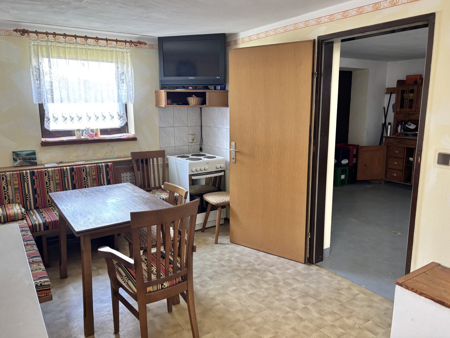 ** ORIGINAL, RUSTIKAL, WOHNLICH **  Strem !! Gepflegtes Wohnhaus in zentraler Ortslage mit Nebengebäuden und ansprechendem Grundstück mit ca. 4.300 m2 !!