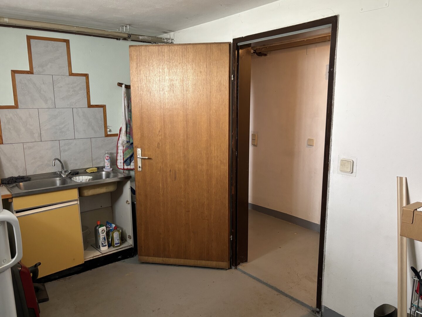 ** ORIGINAL, RUSTIKAL, WOHNLICH **  Strem !! Gepflegtes Wohnhaus in zentraler Ortslage mit Nebengebäuden und ansprechendem Grundstück mit ca. 4.300 m2 !!