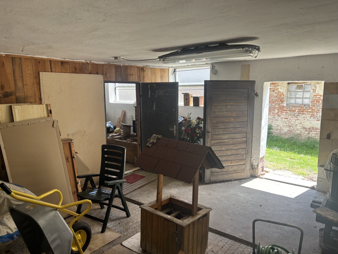 ** ORIGINAL, RUSTIKAL, WOHNLICH **  Strem !! Gepflegtes Wohnhaus in zentraler Ortslage mit Nebengebäuden und ansprechendem Grundstück mit ca. 4.300 m2 !!