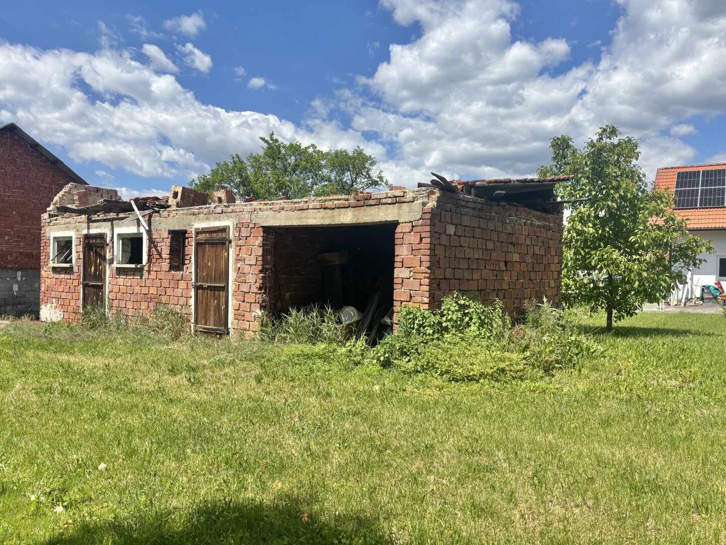 ** ORIGINAL, RUSTIKAL, WOHNLICH **  Strem !! Gepflegtes Wohnhaus in zentraler Ortslage mit Nebengebäuden und ansprechendem Grundstück mit ca. 4.300 m2 !!