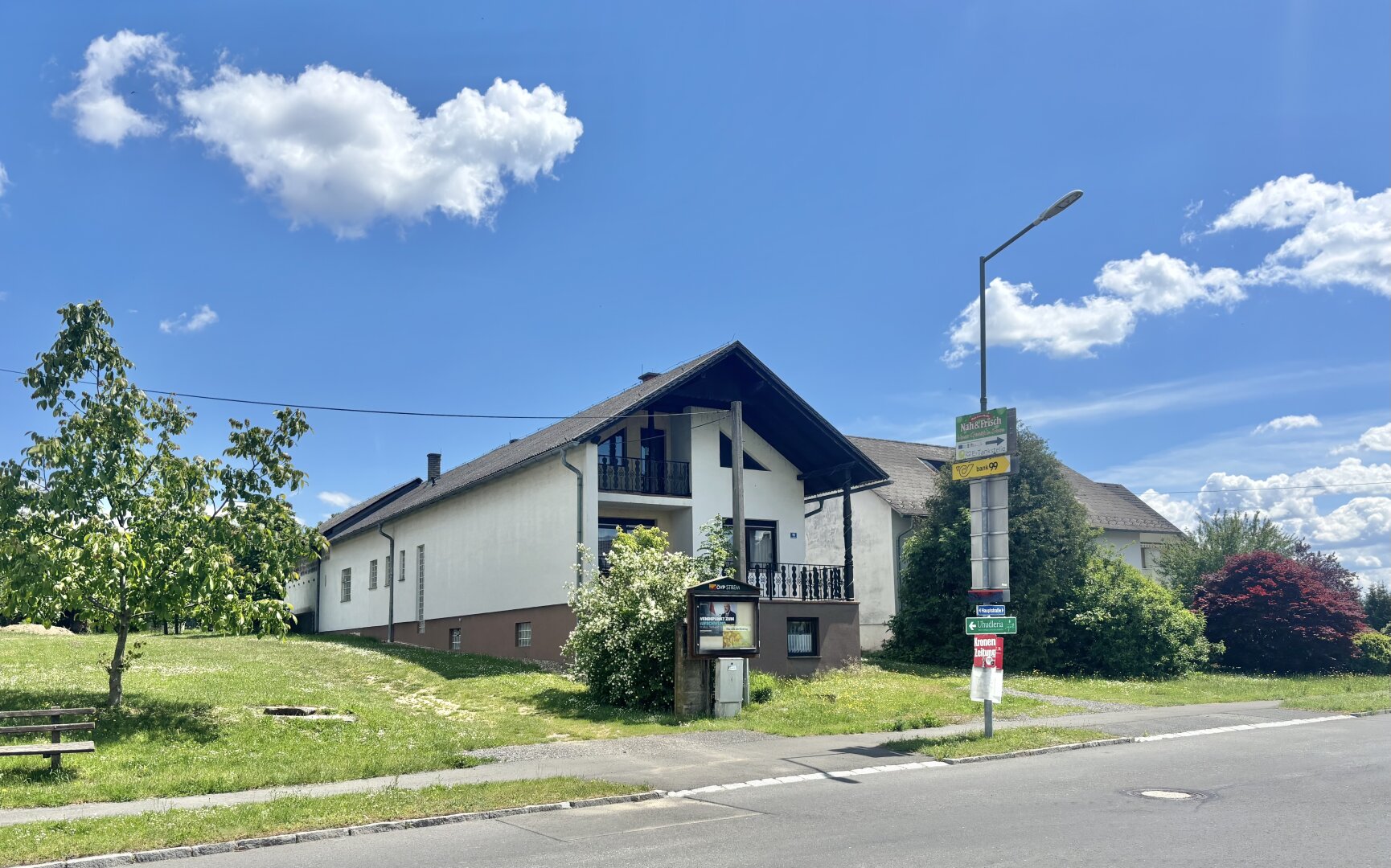 ** ORIGINAL, RUSTIKAL, WOHNLICH **  Strem !! Gepflegtes Wohnhaus in zentraler Ortslage mit Nebengebäuden und ansprechendem Grundstück mit ca. 4.300 m2 !!