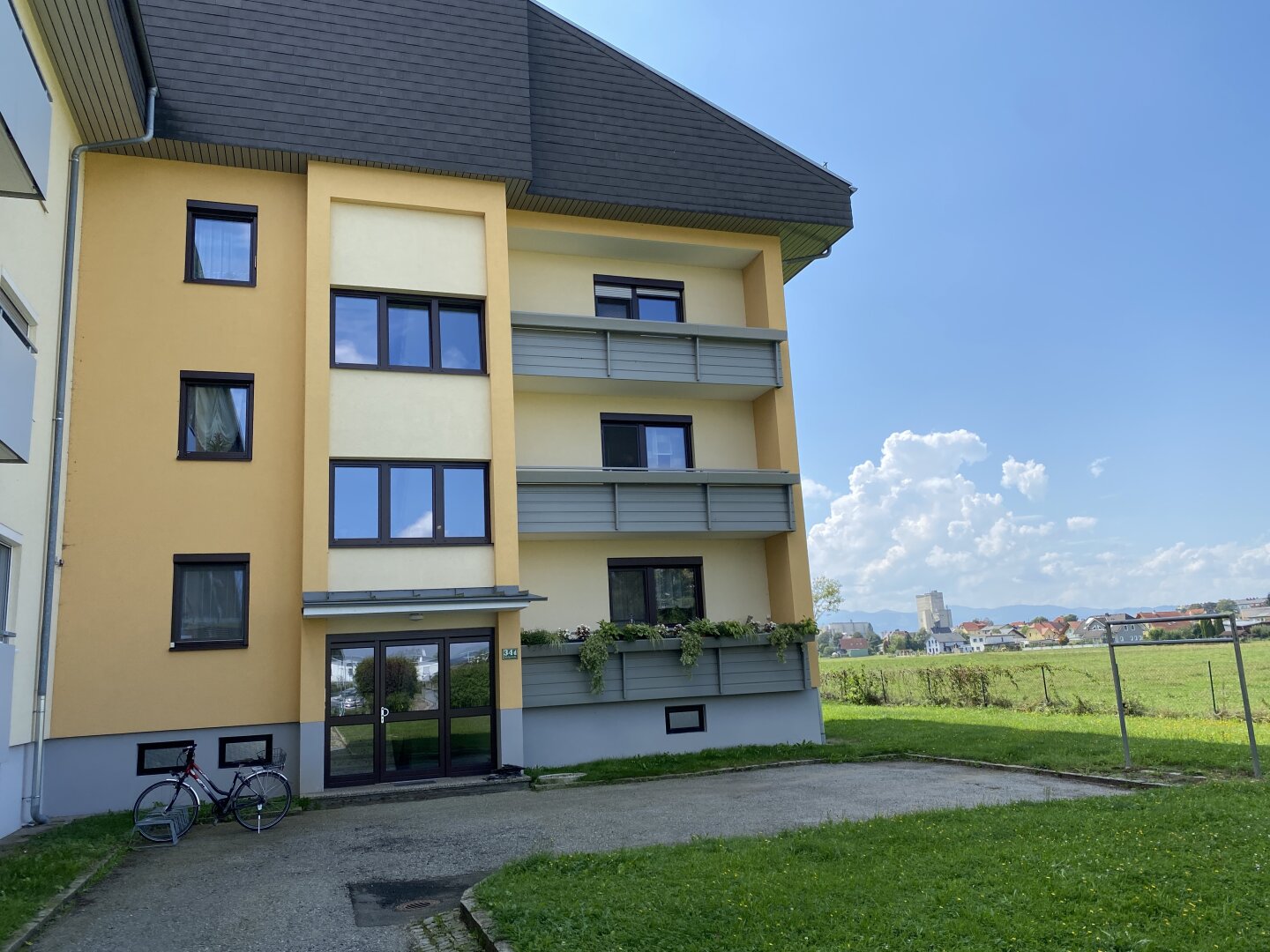 Apfelberg: Helle 2 Zimmer Mietwohnung mit 2 Loggia in ruhiger Lage