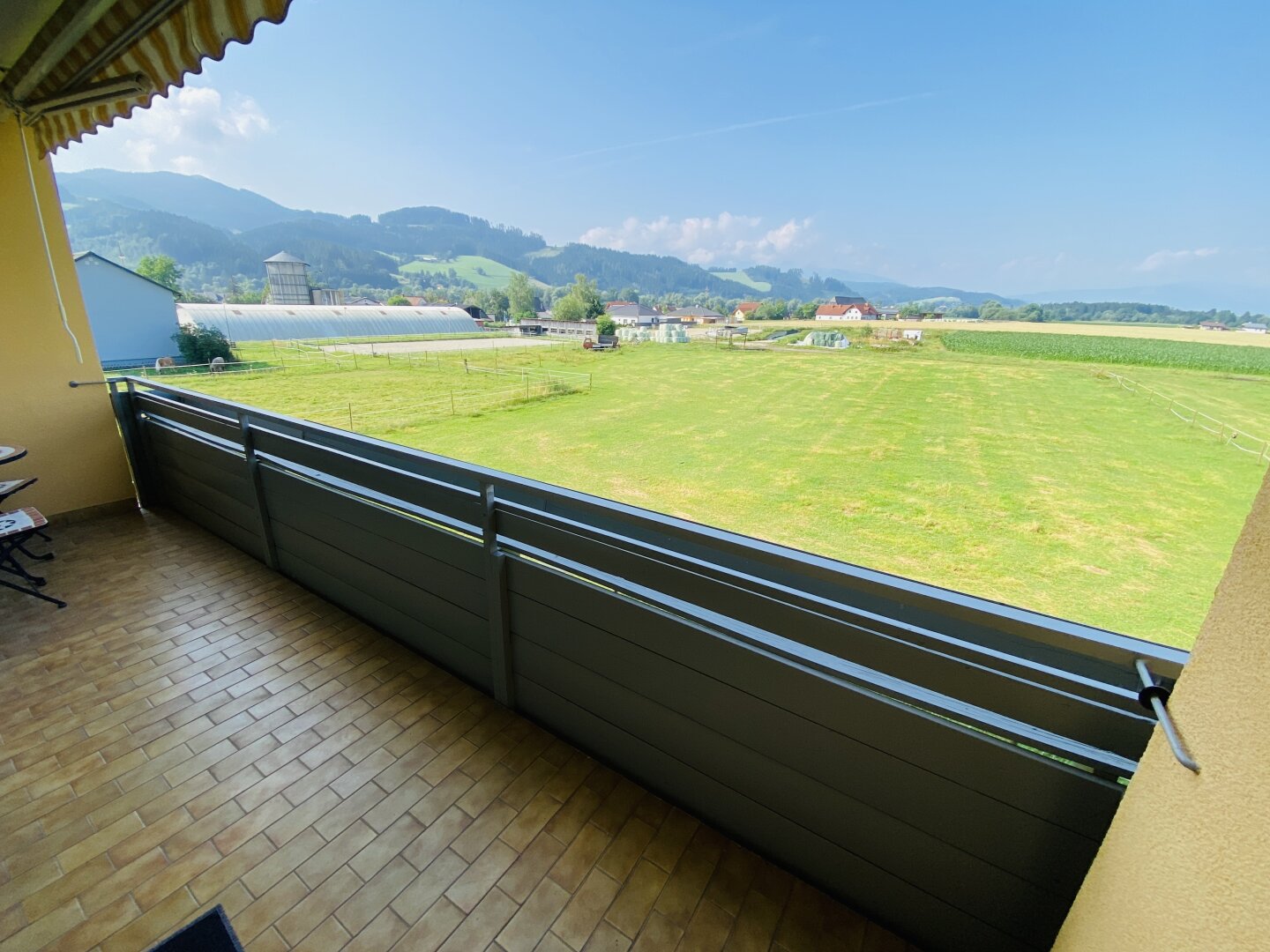 Apfelberg: Helle 2 Zimmer Mietwohnung mit 2 Loggia in ruhiger Lage